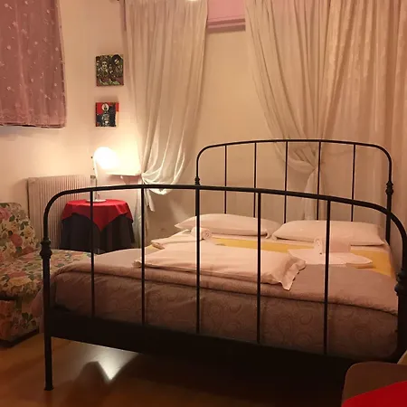 Oda ve Kahvaltı Madam 3*