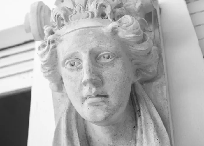 Madam Bed & Breakfast