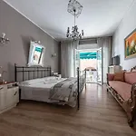 Madam Nocleg ze śniadaniem 3*