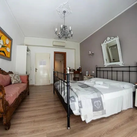 Madam Bed & Breakfast