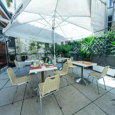 Bed & Breakfast Madam 3*
