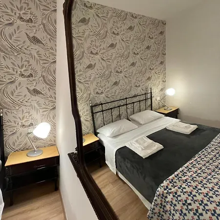 Madam Bed & Breakfast